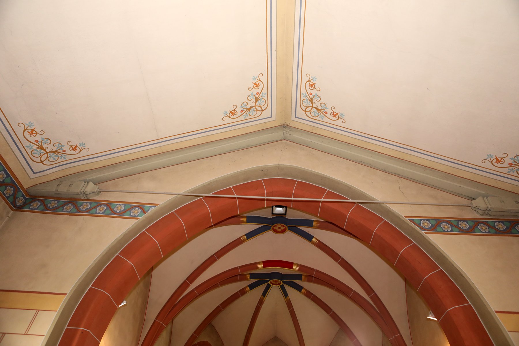 Das Rippengewölbe der Kapelle Goldhausen von unten