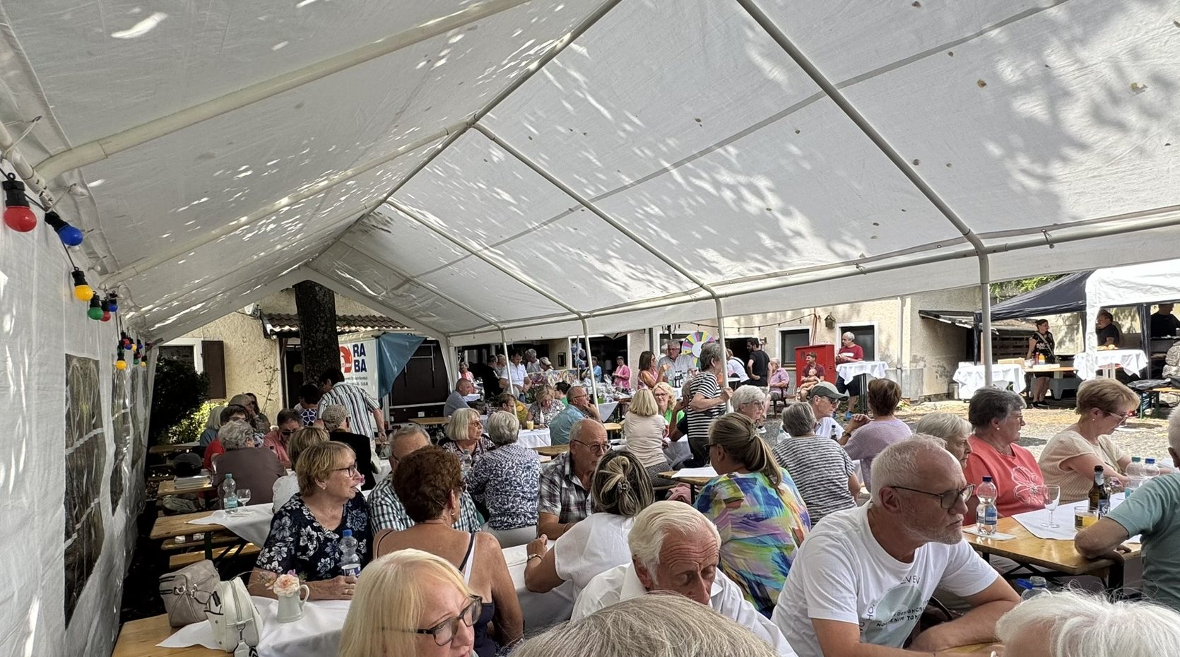 Kapellenfest 2026 unter dem Zelt an der Kapelle Goldhausen
