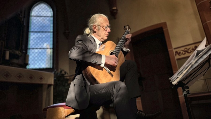 Gitarrenkonzert im Kerzenlicht in der Kapelle Goldhausen