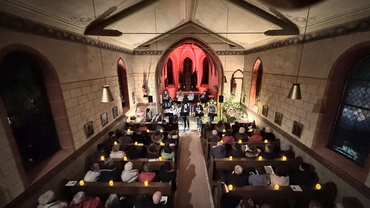 Konzert bei Kerzenschein in der Kapelle Goldhausen
