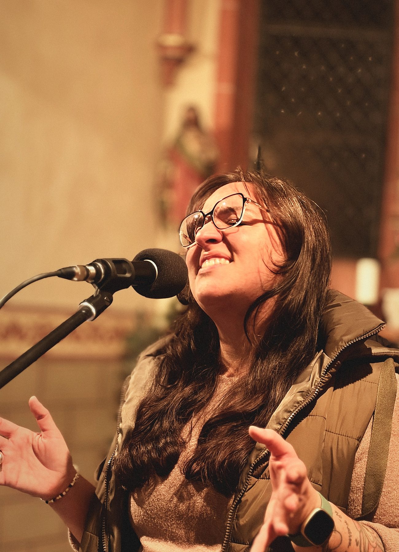 Fabienne Foster, Gesang.